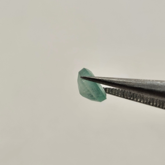 1 Carat Natural Emerald Loose Gemstones - Picture 3 of 3